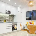 Apartment Luxury 2 Min With Balcony, Ocean View, Wifi, Ac, Smarttv Portimao