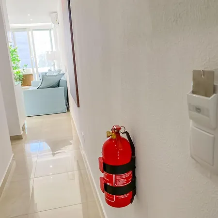 Luxury 2 Min With Balcony, Ocean View, Wifi, Ac, Smarttv 아파트 포티마오