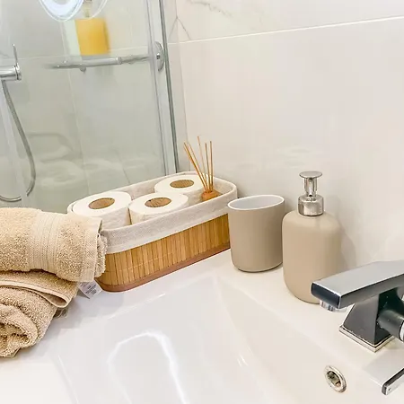 아파트 Luxury 2 Min With Balcony, Ocean View, Wifi, Ac, Smarttv