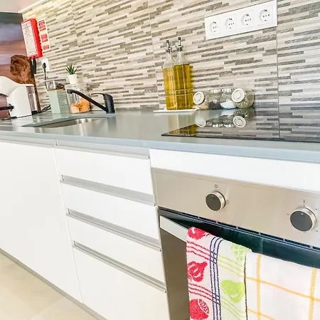 아파트 Luxury 2 Min With Balcony, Ocean View, Wifi, Ac, Smarttv *
