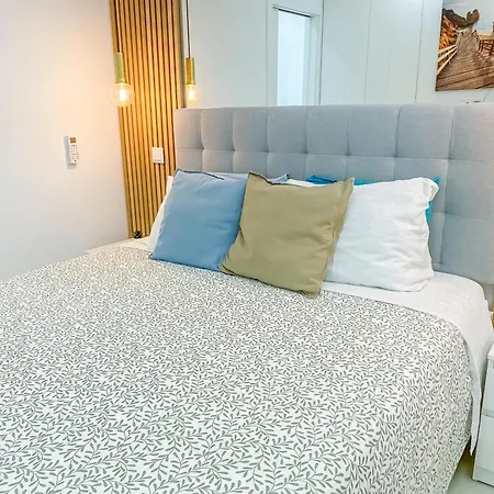 Luxury 2 Min With Balcony, Ocean View, Wifi, Ac, Smarttv 아파트 포티마오