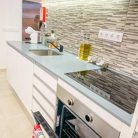 아파트 Luxury 2 Min With Balcony, Ocean View, Wifi, Ac, Smarttv *