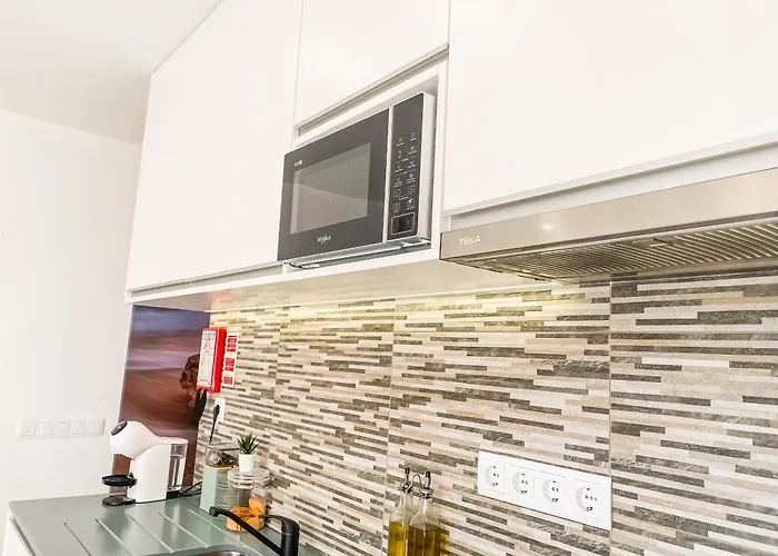 Luxury 2 Min With Balcony, Ocean View, Wifi, Ac, Smarttv