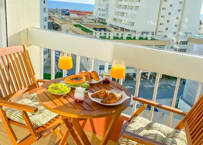 Luxury 2 Min With Balcony, Ocean View, Wifi, Ac, Smarttv Portimão