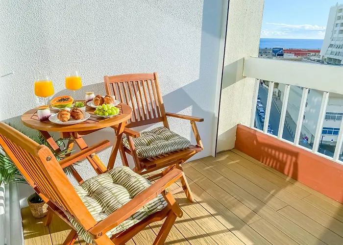 Luxury 2 Min With Balcony, Ocean View, Wifi, Ac, Smarttv Portimão