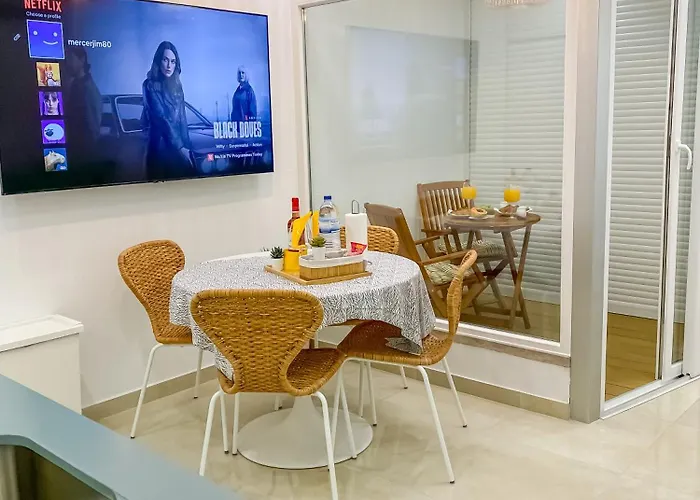 Luxury 2 Min With Balcony, Ocean View, Wifi, Ac, Smarttv * Portimão