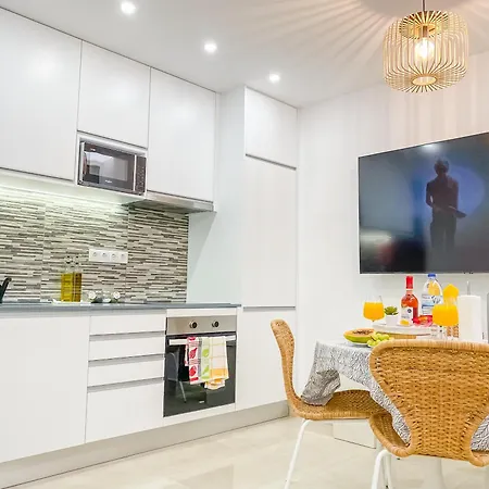 Apartment Luxury 2 Min With Balcony, Ocean View, Wifi, Ac, Smarttv Portimão