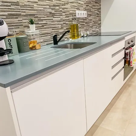 Luxury 2 Min With Balcony, Ocean View, Wifi, Ac, Smarttv דירה *